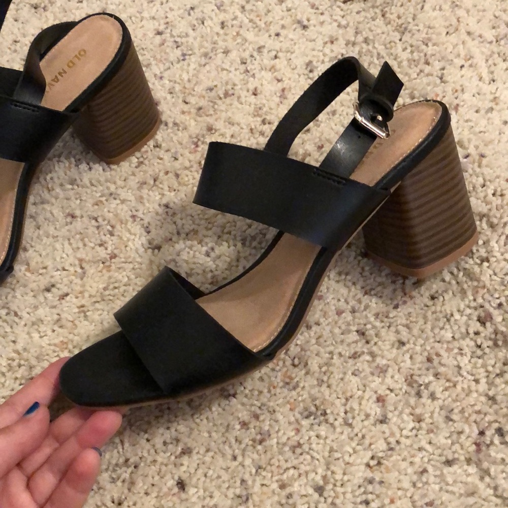 Old navy sandals size 8